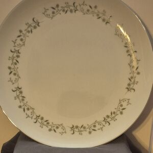 Vintage Towne House 10” Dinner Plate – Greenbriar #2686, Floral Stoneware, Rusti